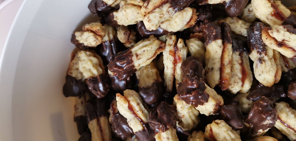 Nussstangerln in schoko getunkt